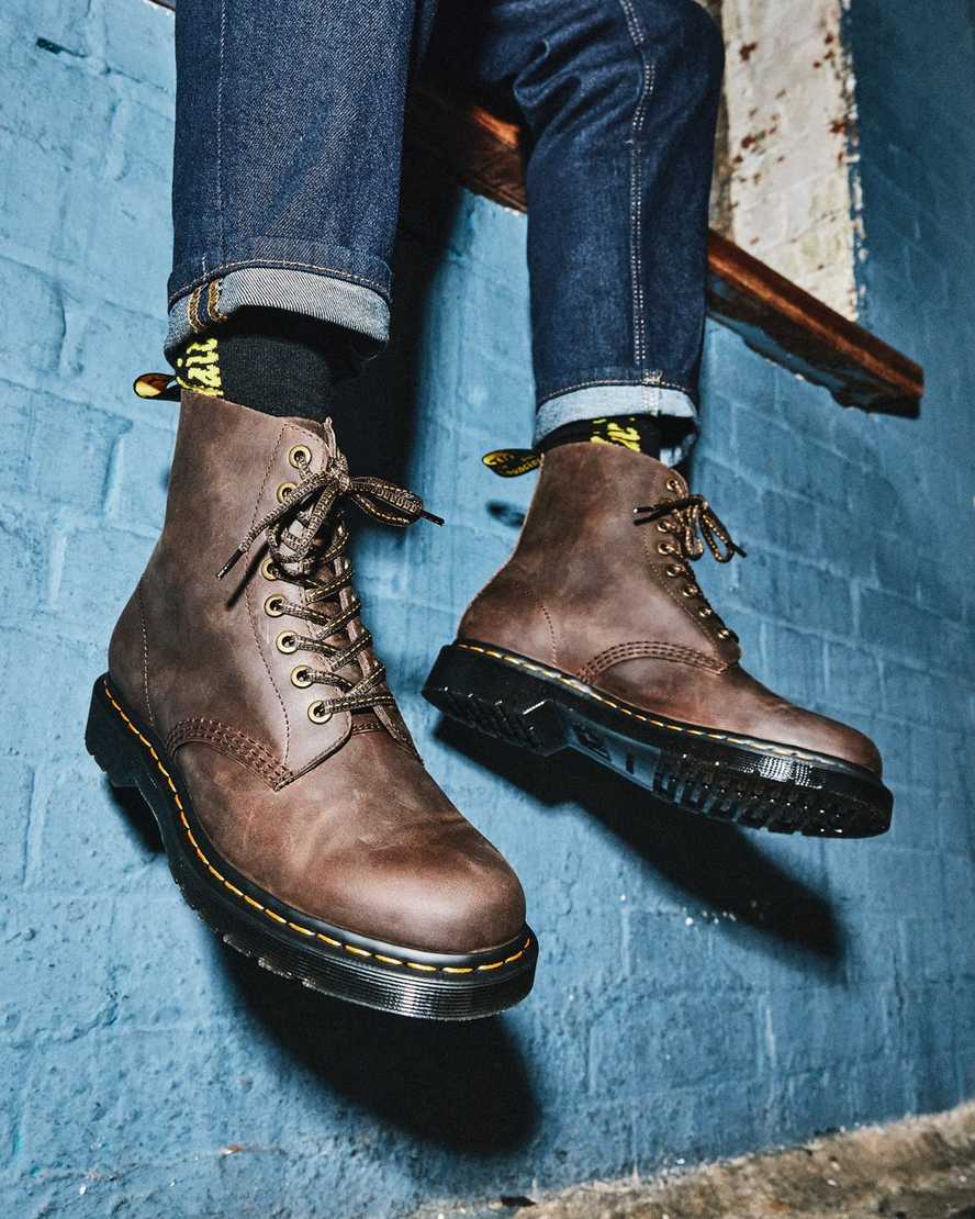 tmavě hnědé dámské šněrovací boty dr. martens 1460 pascal