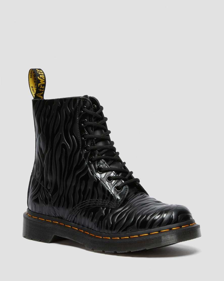Černé dámské šněrovací boty dr. martens 1460 pascal zebra emboss