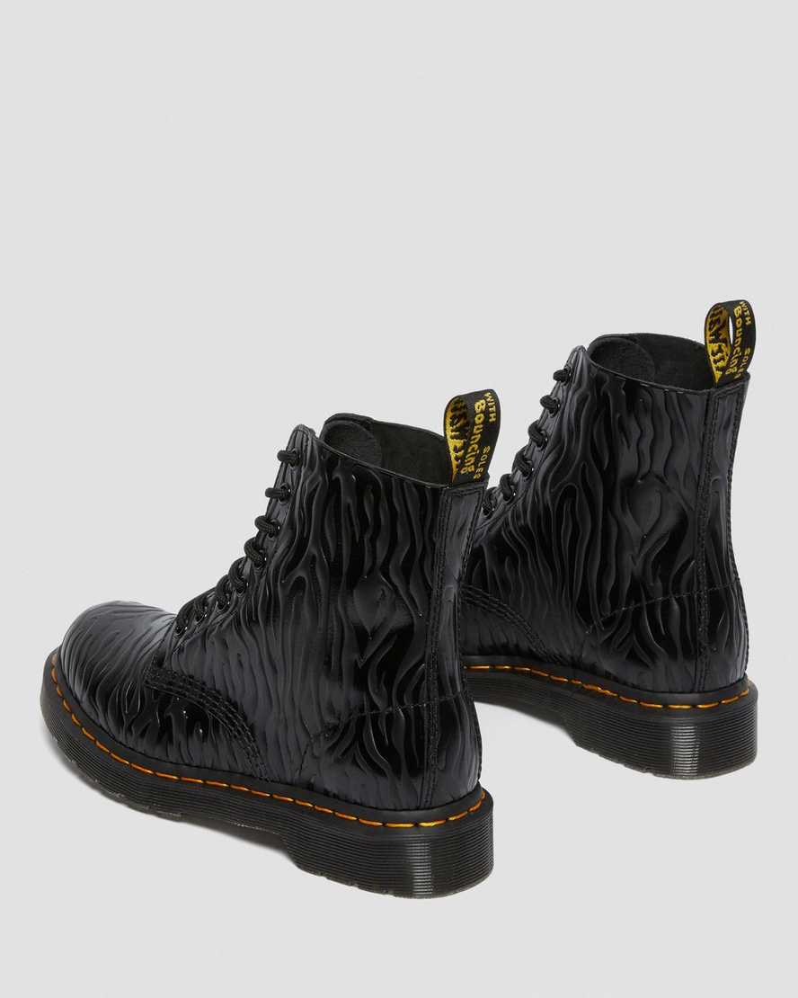 Černé dámské šněrovací boty dr. martens 1460 pascal zebra emboss