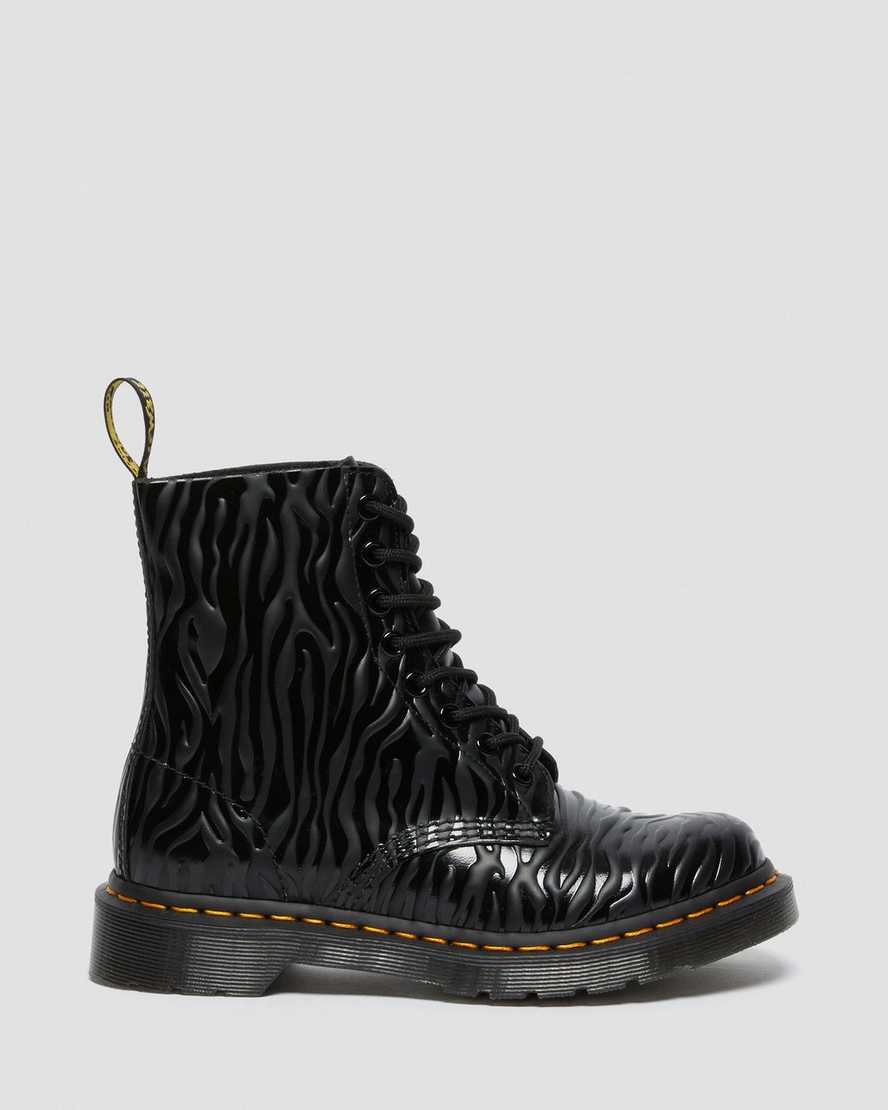 Černé dámské šněrovací boty dr. martens 1460 pascal zebra emboss