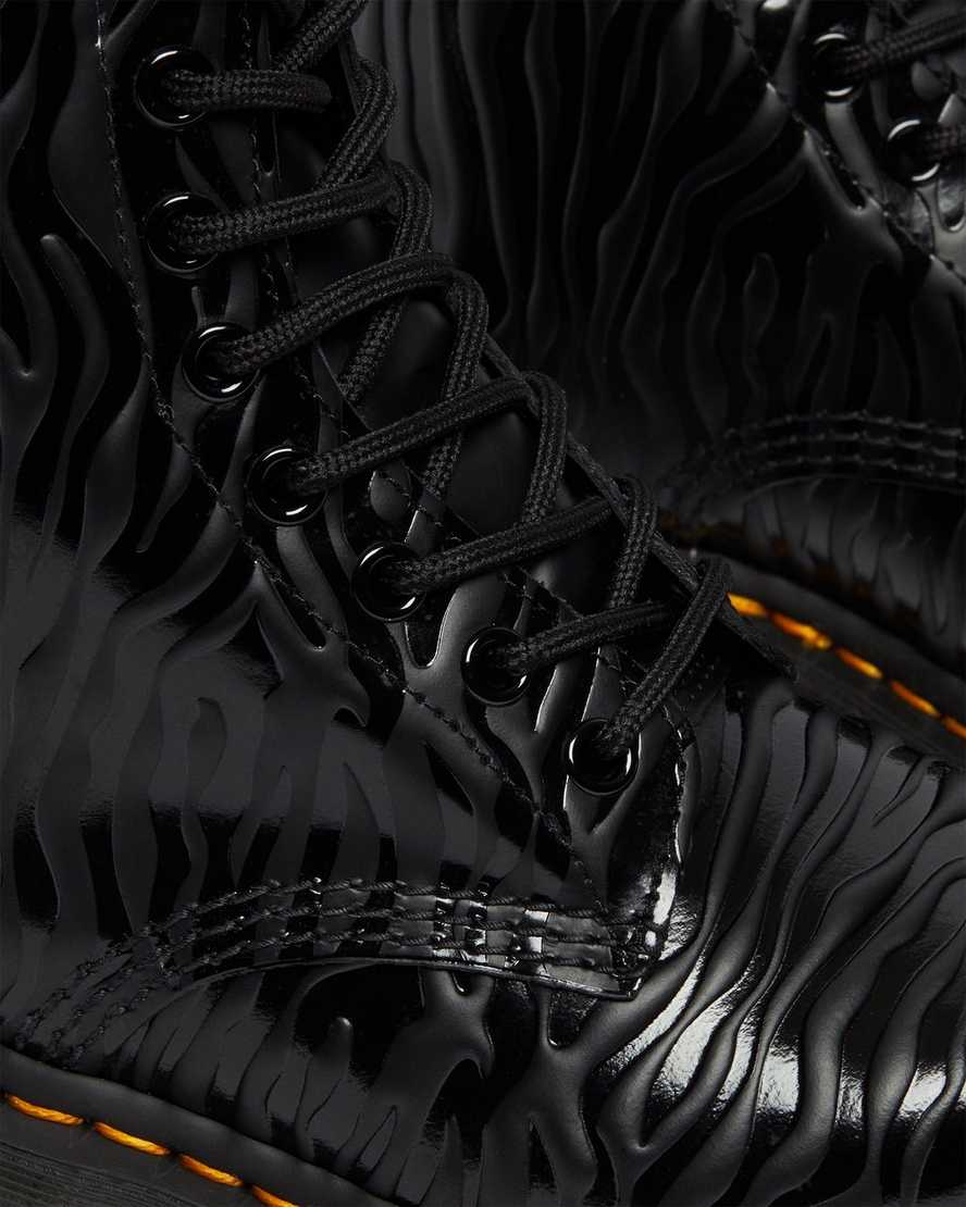 Černé dámské šněrovací boty dr. martens 1460 pascal zebra emboss