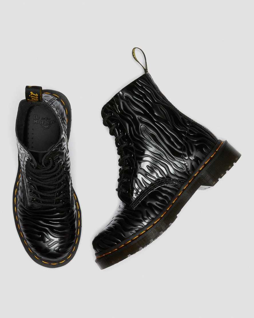 Černé dámské šněrovací boty dr. martens 1460 pascal zebra emboss