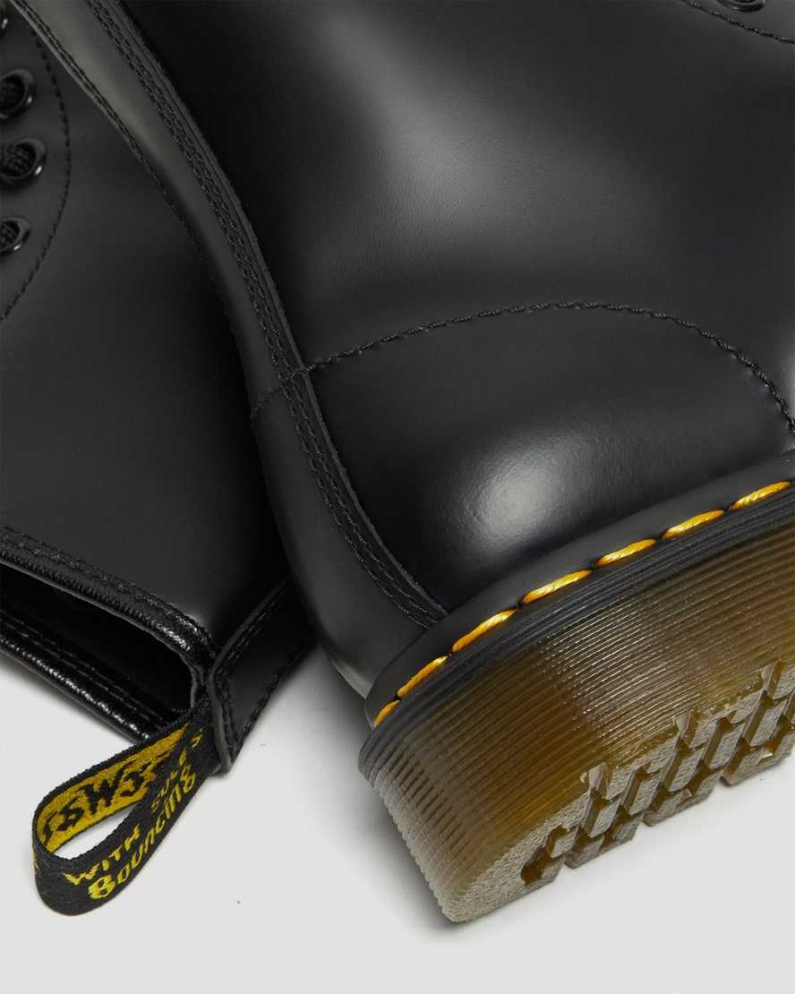 Černé dámské šněrovací boty dr. martens 1460 smooth