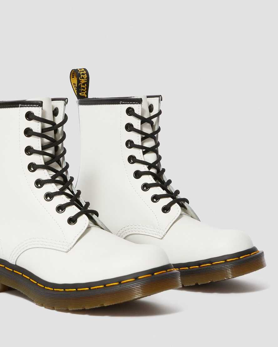 bílé dámské šněrovací boty dr. martens 1460 smooth