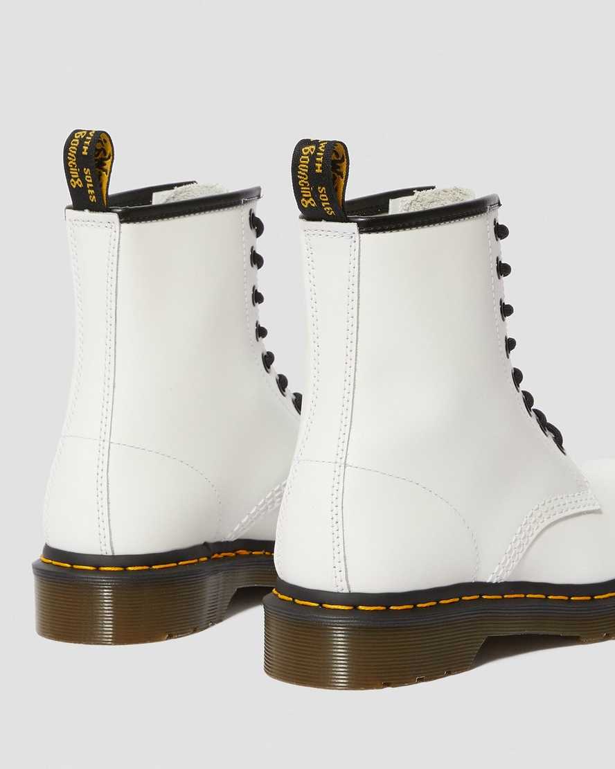 bílé dámské šněrovací boty dr. martens 1460 smooth