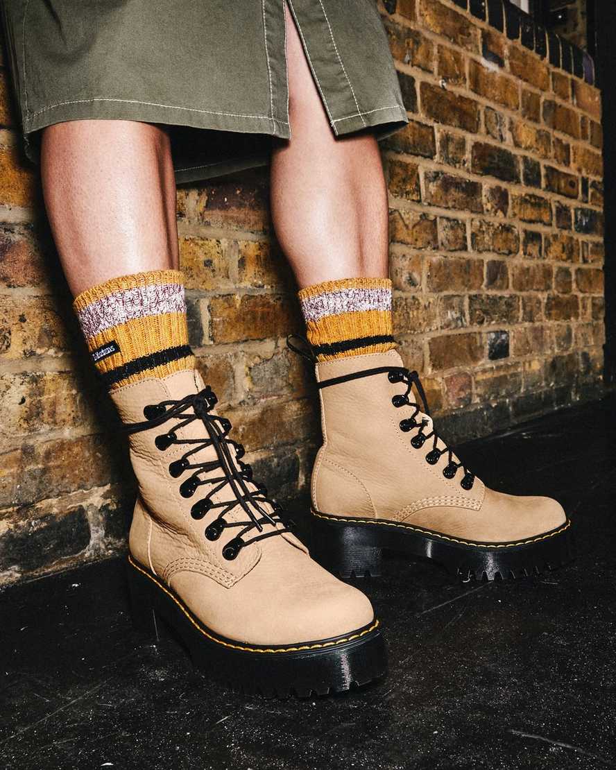 hnědé dámské šněrovací boty dr. martens leona
