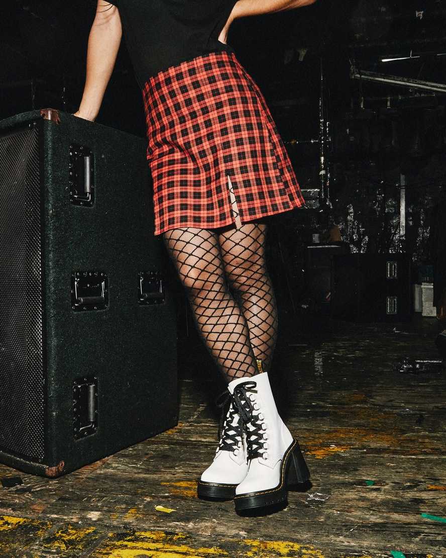 bílé dámské šněrovací boty dr. martens chesney na rozšířeném podpatku