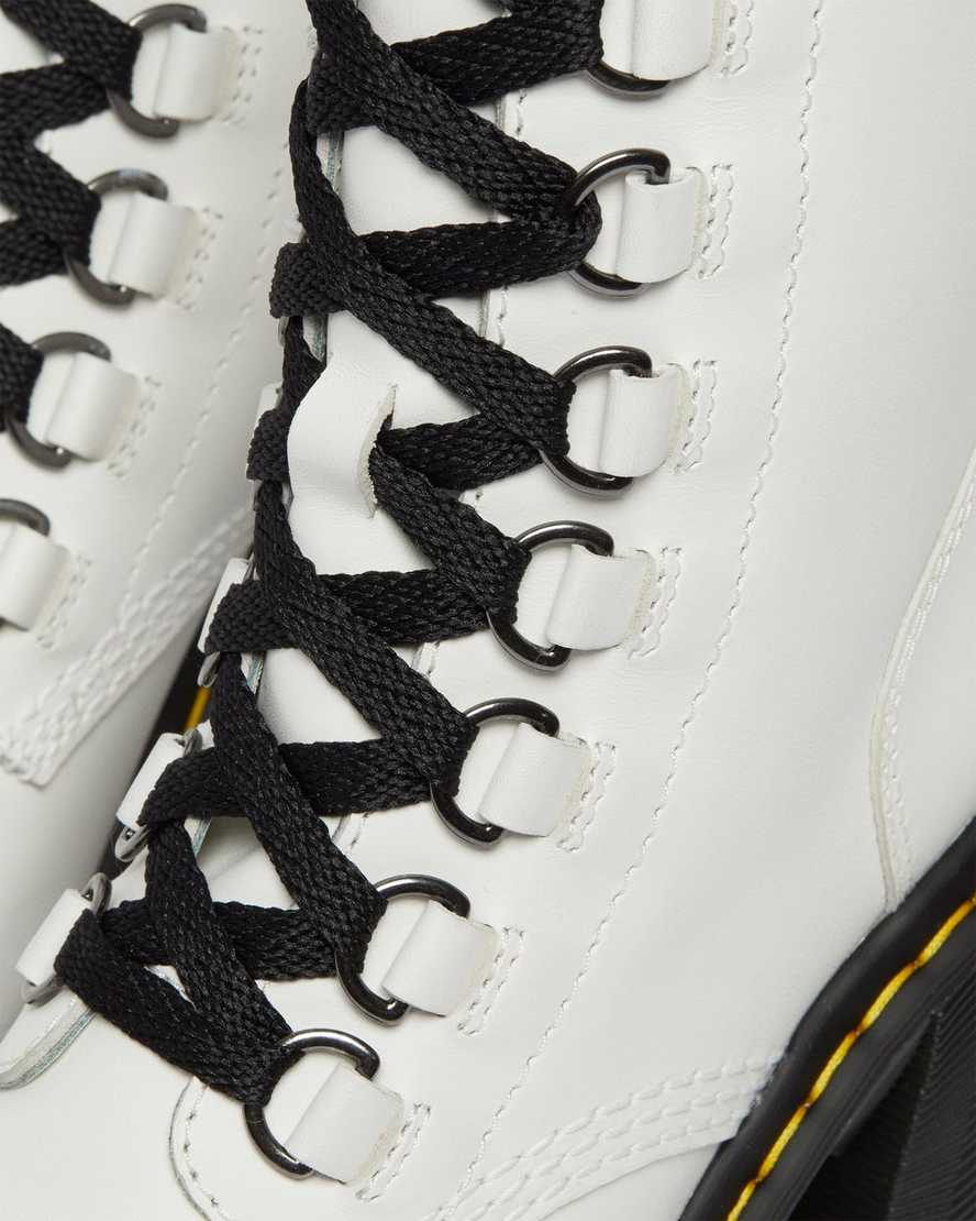 bílé dámské šněrovací boty dr. martens chesney na rozšířeném podpatku