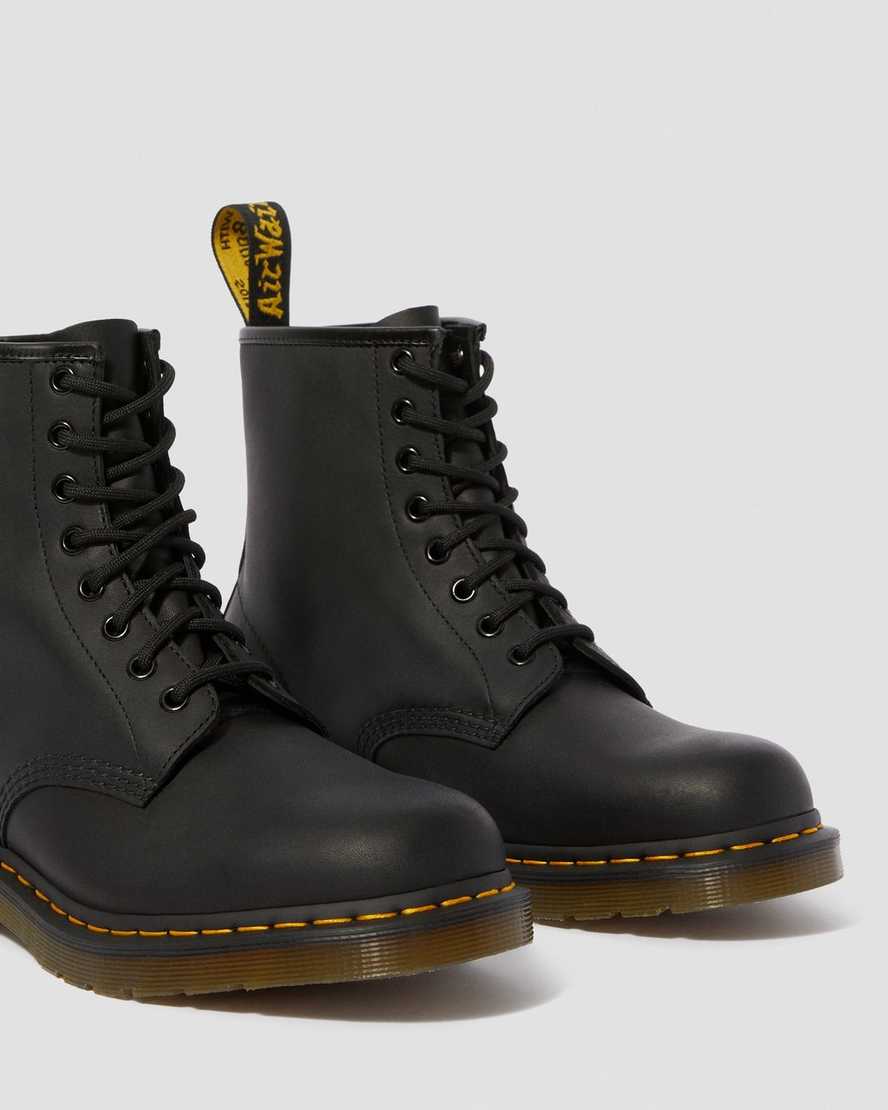 Černé dámské šněrovací boty dr. martens 1460 greasy