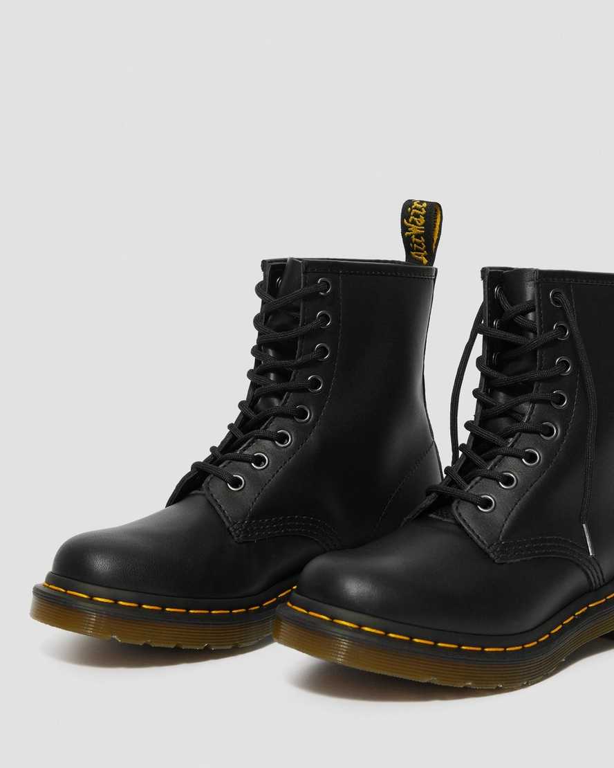 Černé dámské šněrovací boty dr. martens 1460 nappa