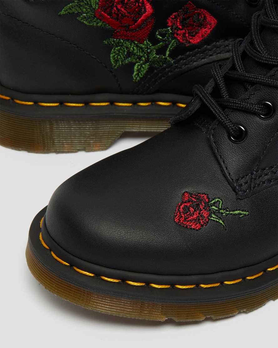 Černé dámské šněrovací boty dr. martens 1460 vonda s květinovým vzorem
