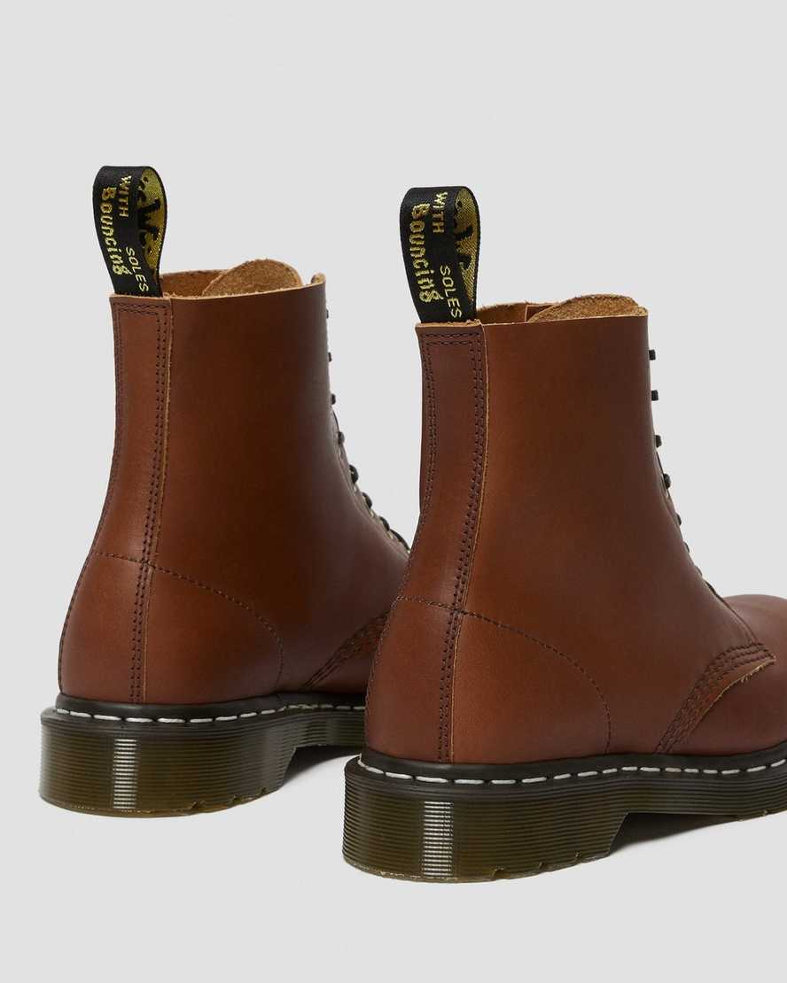 hnědé dámské šněrovací boty dr. martens 1460 veg tan