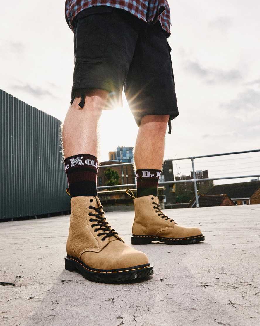 hnědé dámské šněrovací boty dr. martens 1460 pascal