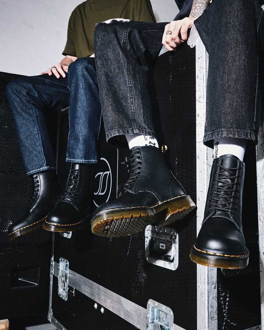 Černé dámské šněrovací boty dr. martens 1460 protiskluzové
