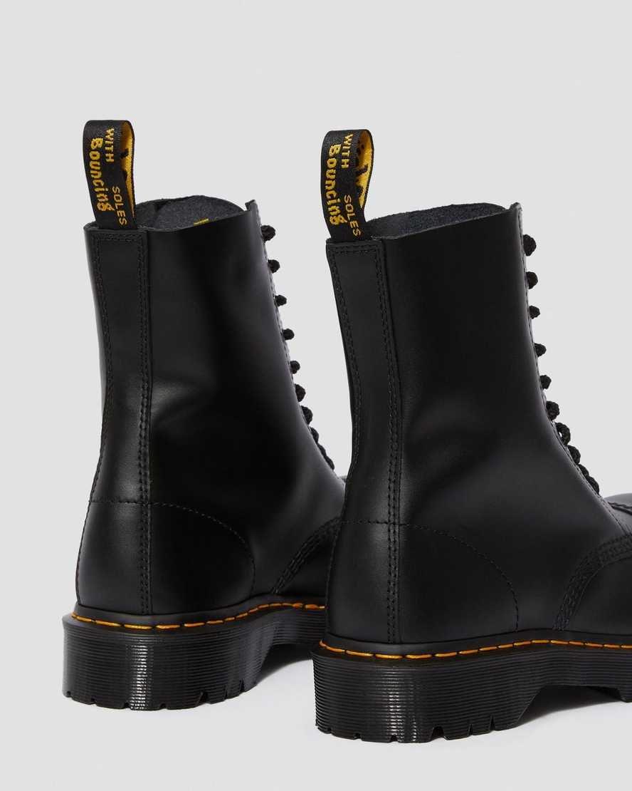 Černé dámské boty dr. martens 8761 bxb do poloviny lýtek
