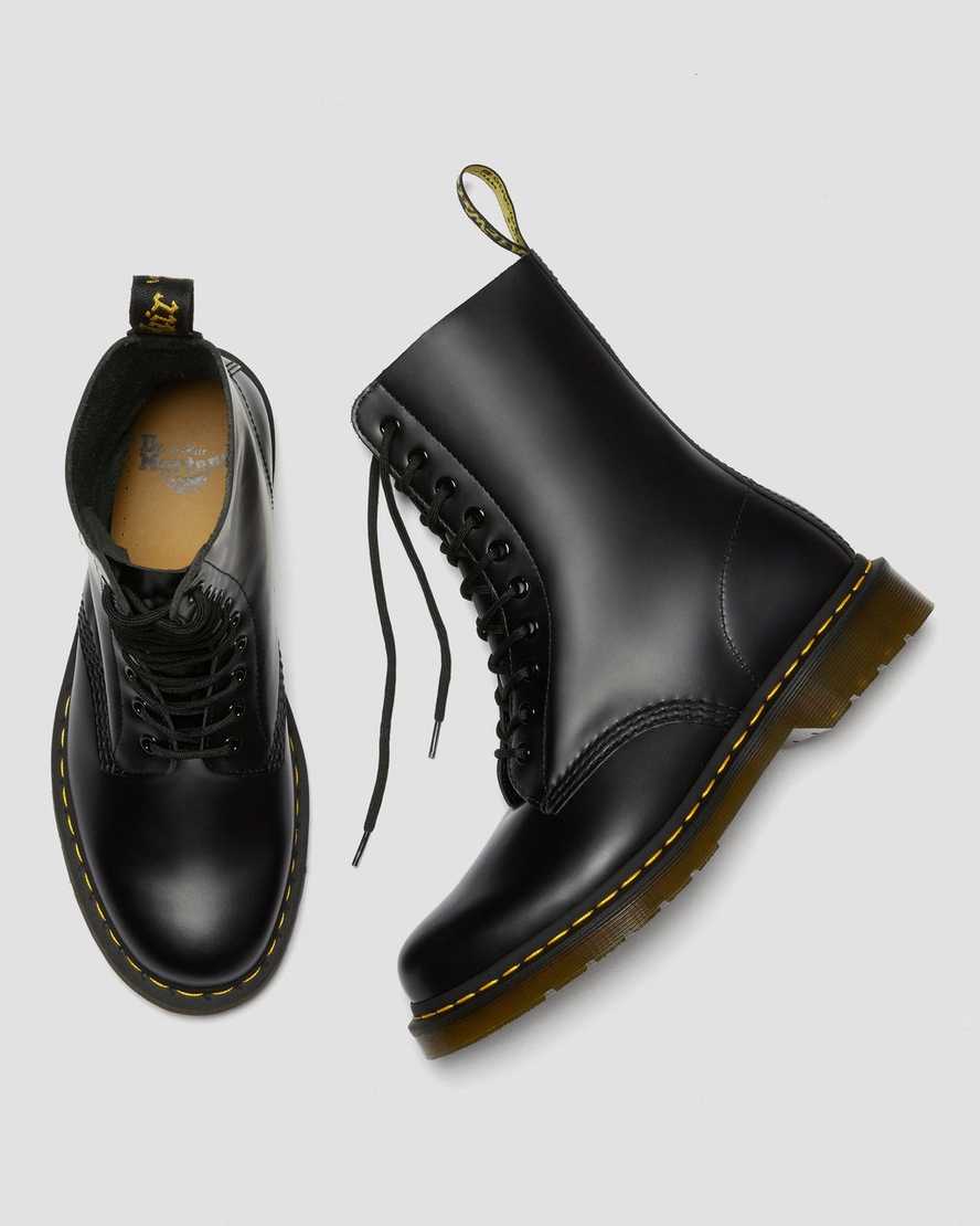 Černé dámské boty dr. martens 1490 smooth do poloviny lýtek