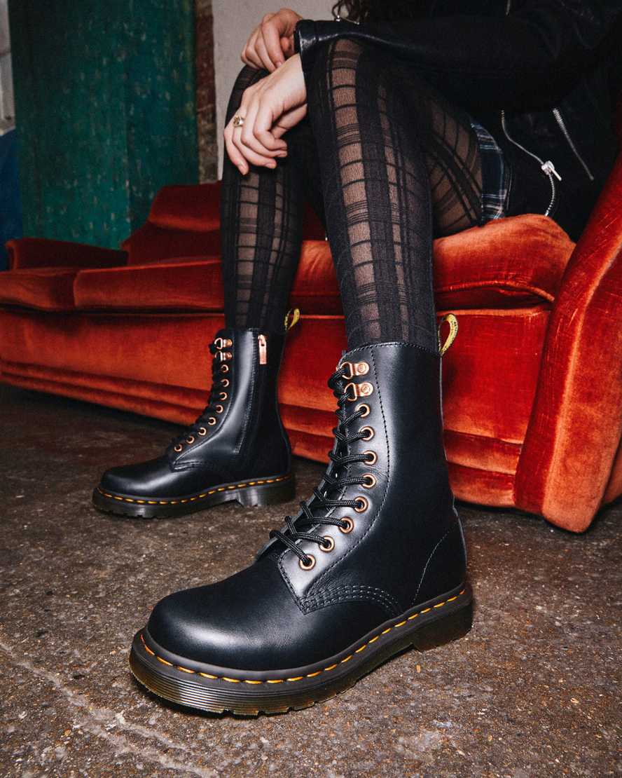 dámské boty dr. martens 1490 rose gold hardware do poloviny lýtek v černé barvě