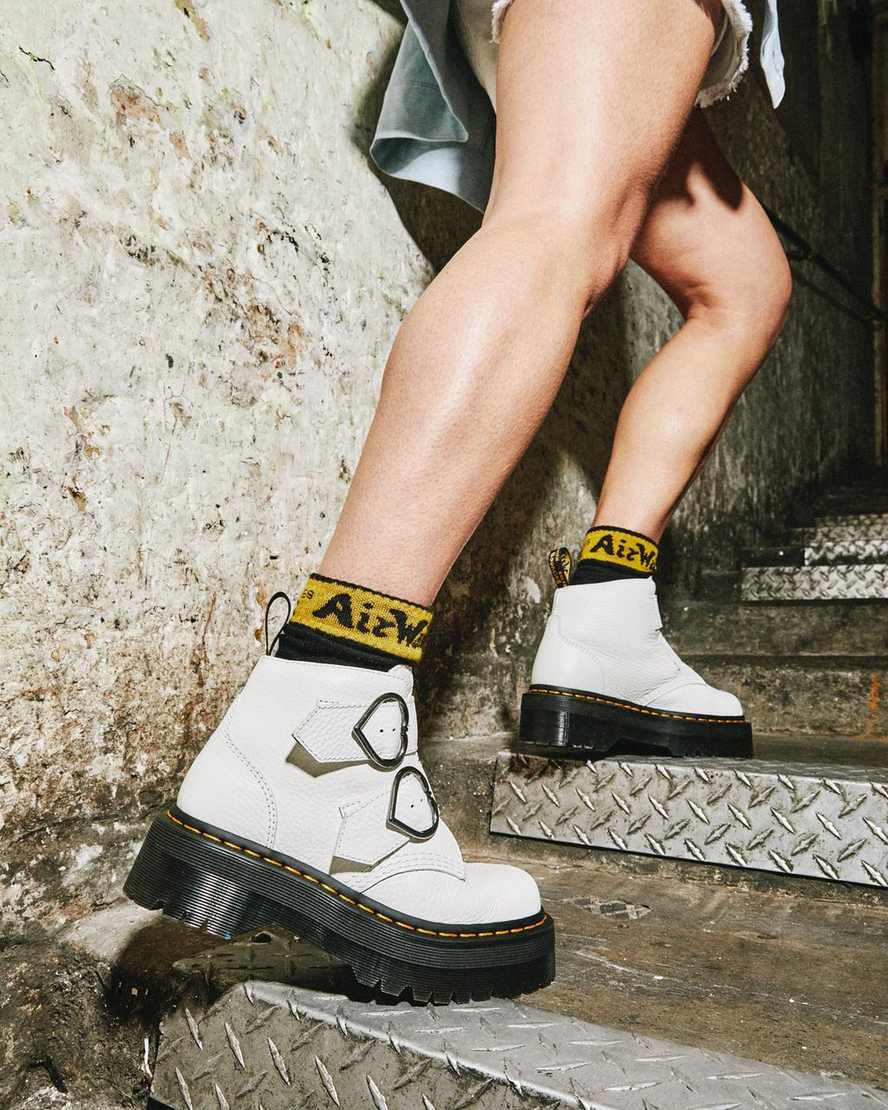 bílé dámské boty na platformě dr. martens devon heart