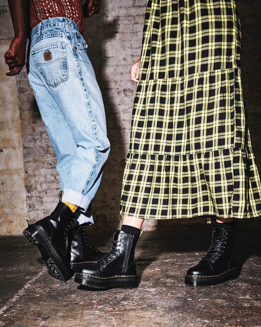 Černé dámské boty na platformě dr. martens jadon smooth