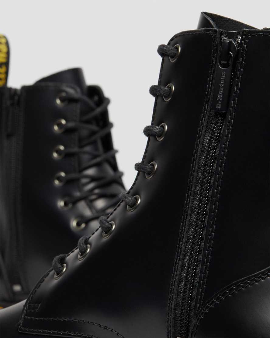 Černé dámské boty na platformě dr. martens jadon smooth
