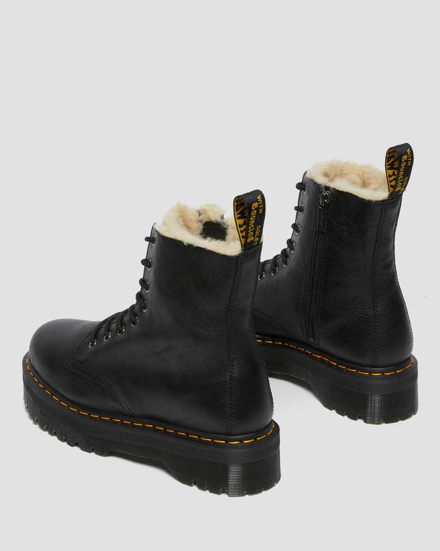 Černé dámské boty na platformě dr. martens jadon s podšívkou z umělé kožešiny