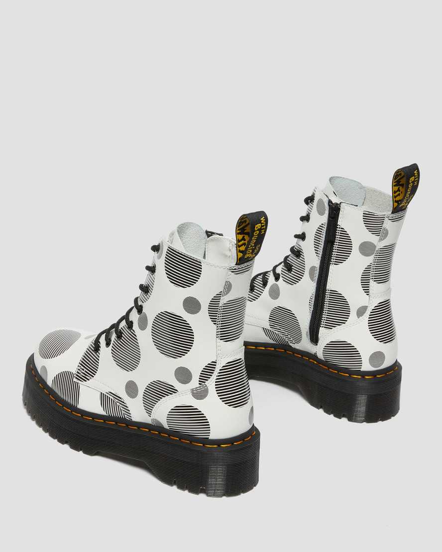 bílé dámské boty na platformě dr. martens jadon s puntíkovaným vzorem a hladkým povrchem