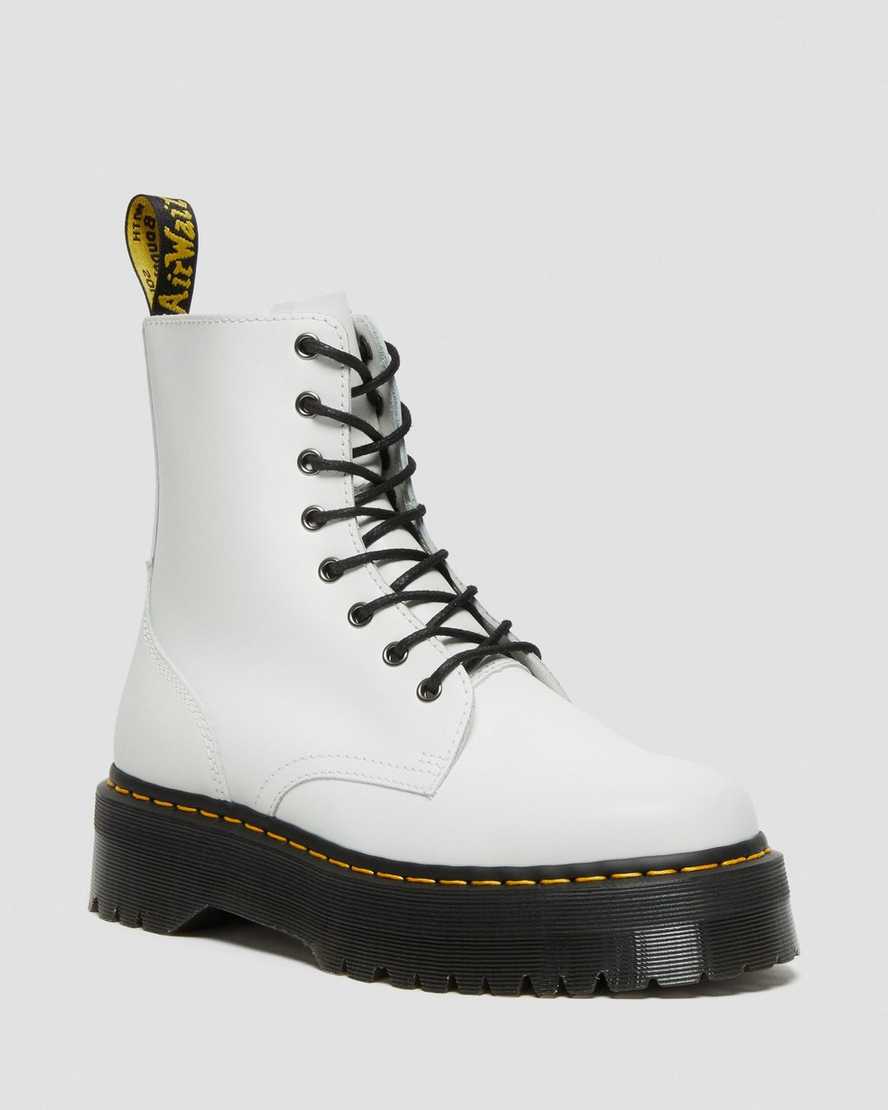 bílé dámské boty na platformě dr. martens jadon smooth