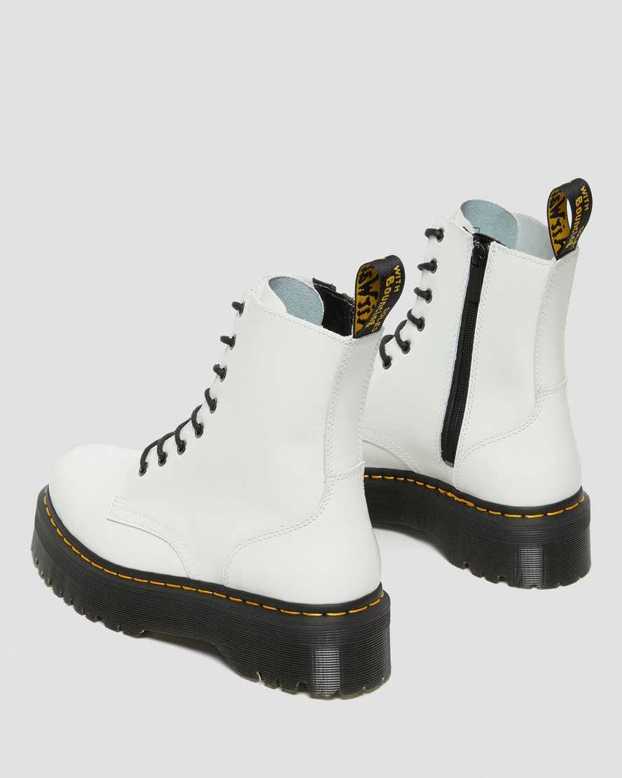 bílé dámské boty na platformě dr. martens jadon smooth