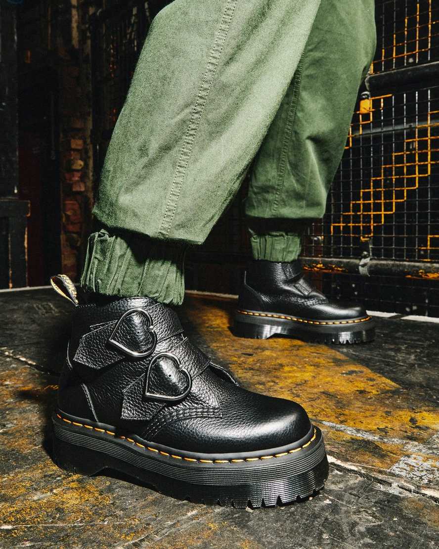Černé dámské boty na platformě dr. martens devon heart