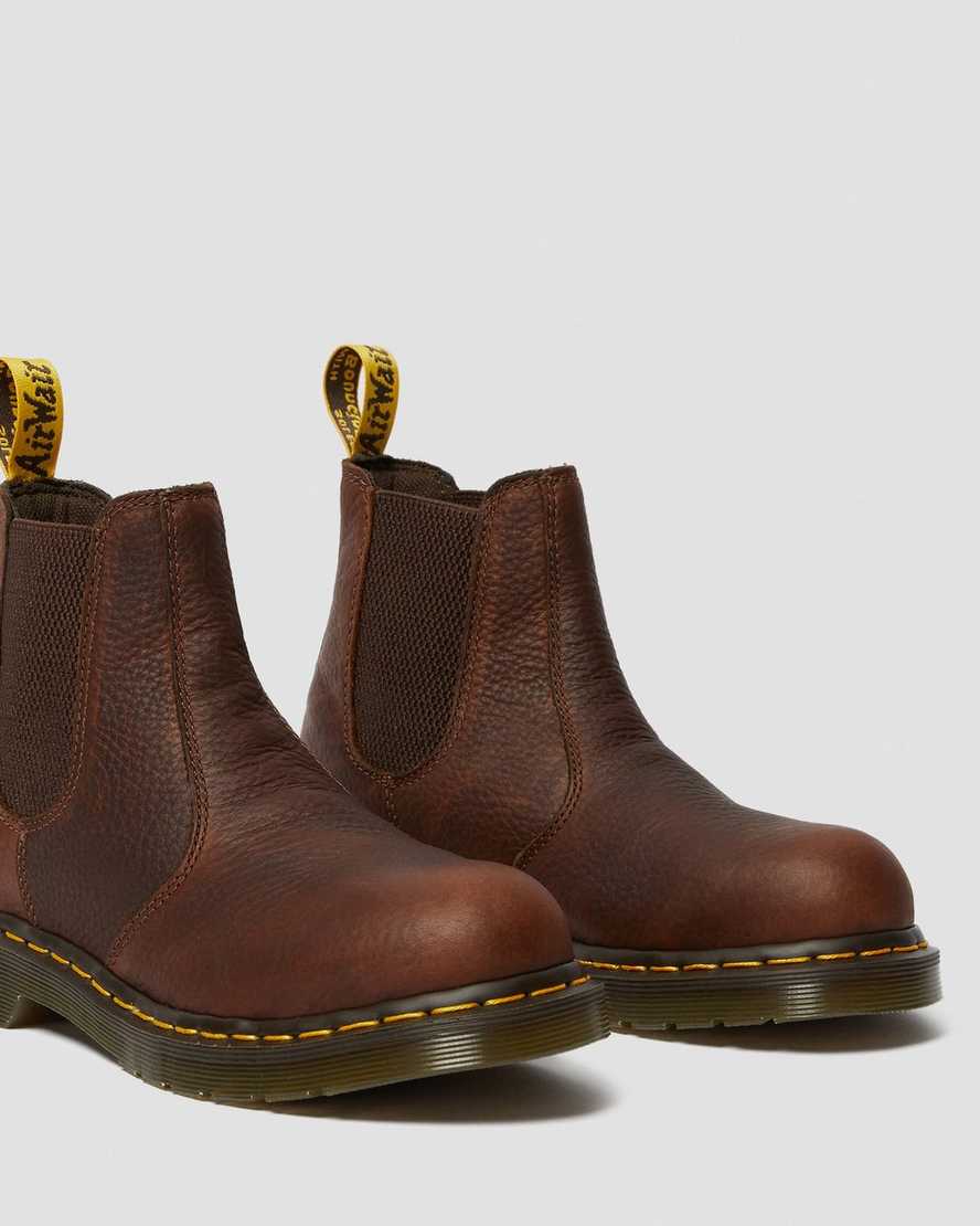 hnědé dámské pracovní boty dr. martens arbor s ocelovou špičkou