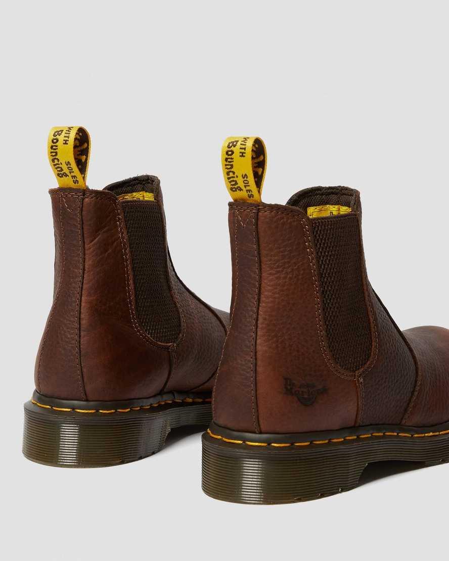 hnědé dámské pracovní boty dr. martens arbor s ocelovou špičkou