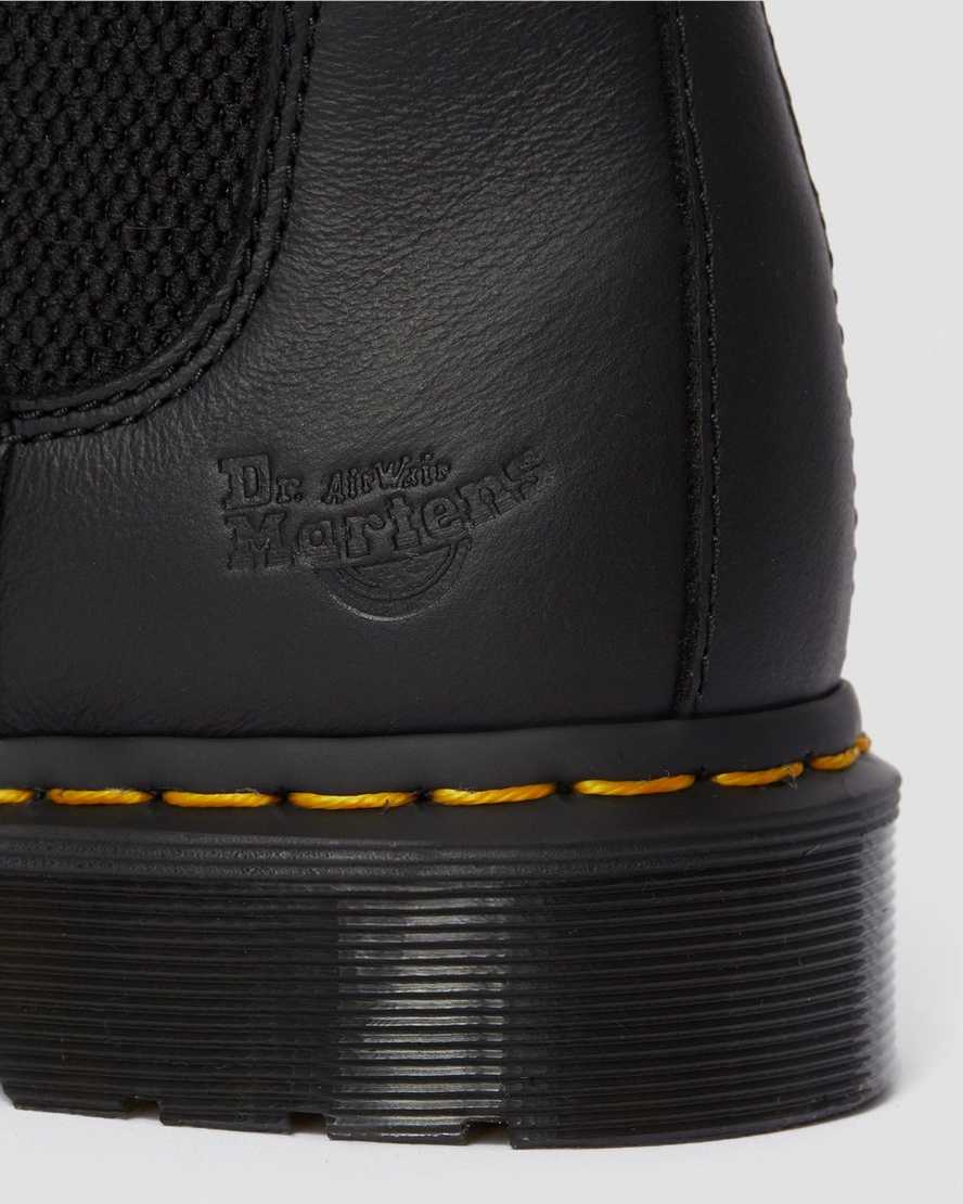 Černé dámské pracovní boty dr. martens arbor newark s ocelovou špičkou