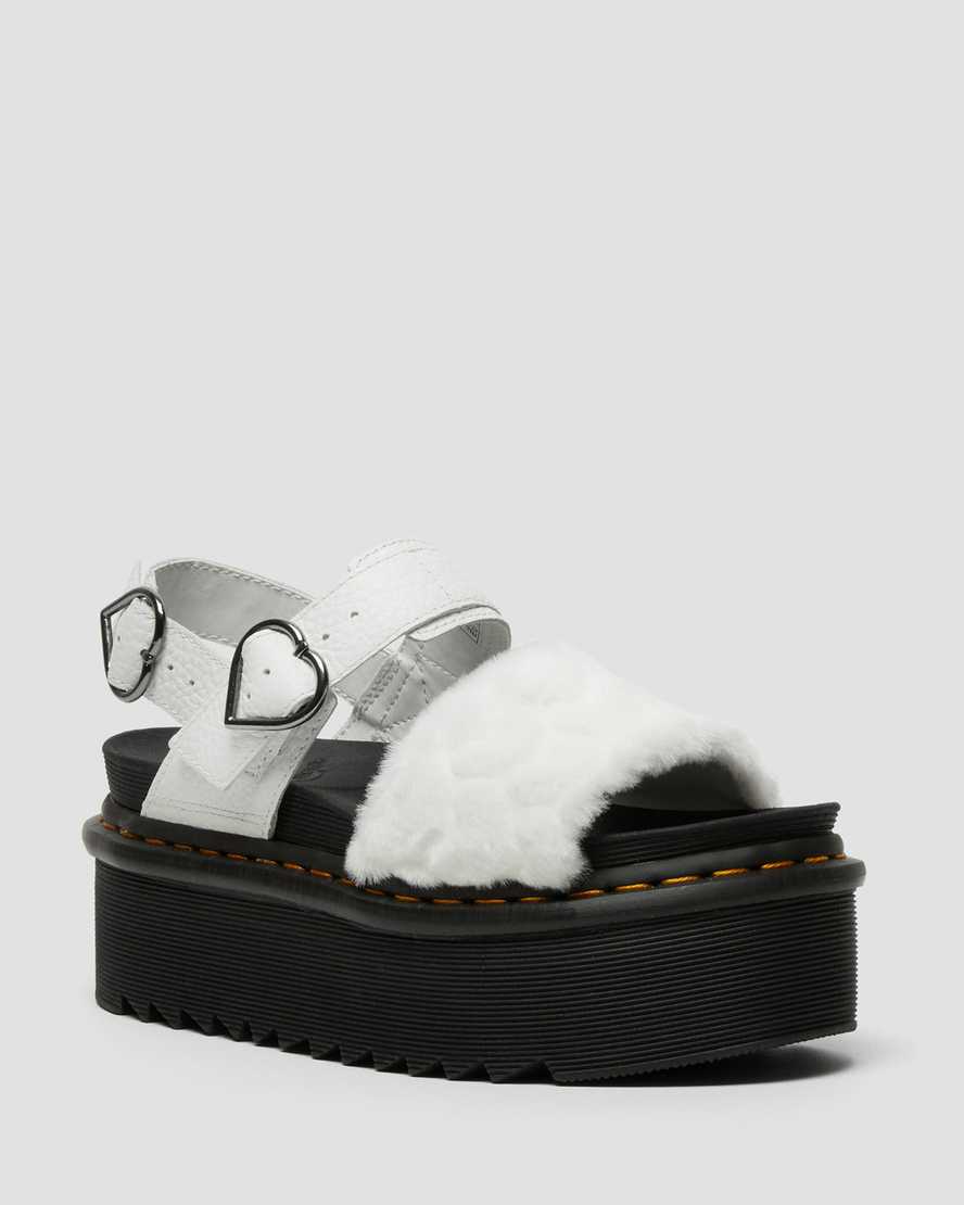 bílé dámské sandály dr. martens voss fluffy faux fur na platformě