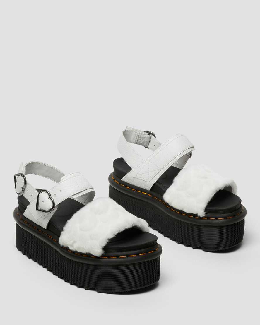 bílé dámské sandály dr. martens voss fluffy faux fur na platformě