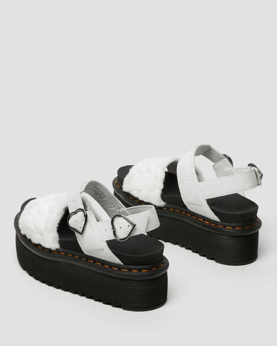 bílé dámské sandály dr. martens voss fluffy faux fur na platformě