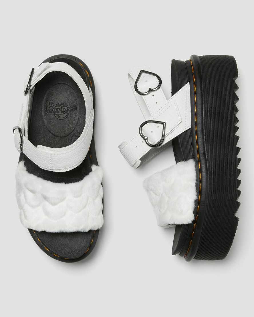 bílé dámské sandály dr. martens voss fluffy faux fur na platformě
