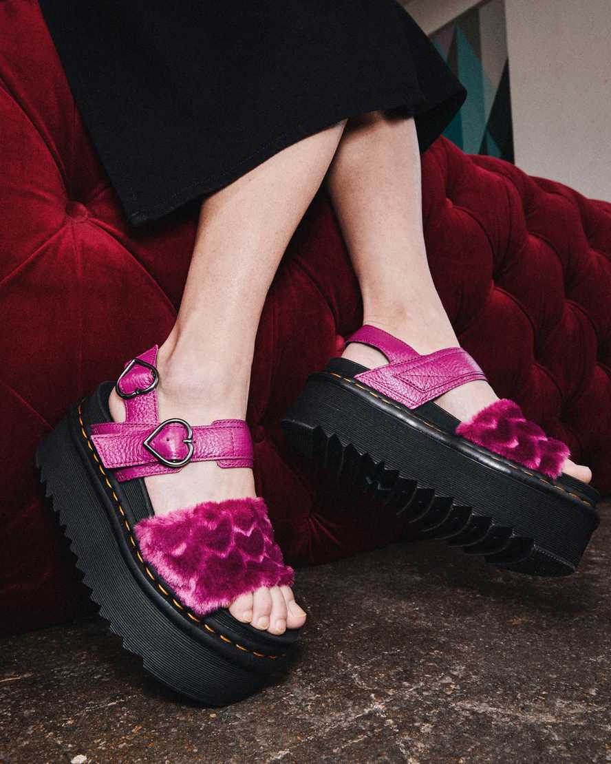 růžové dámské sandály dr. martens voss fluffy faux fur na platformě