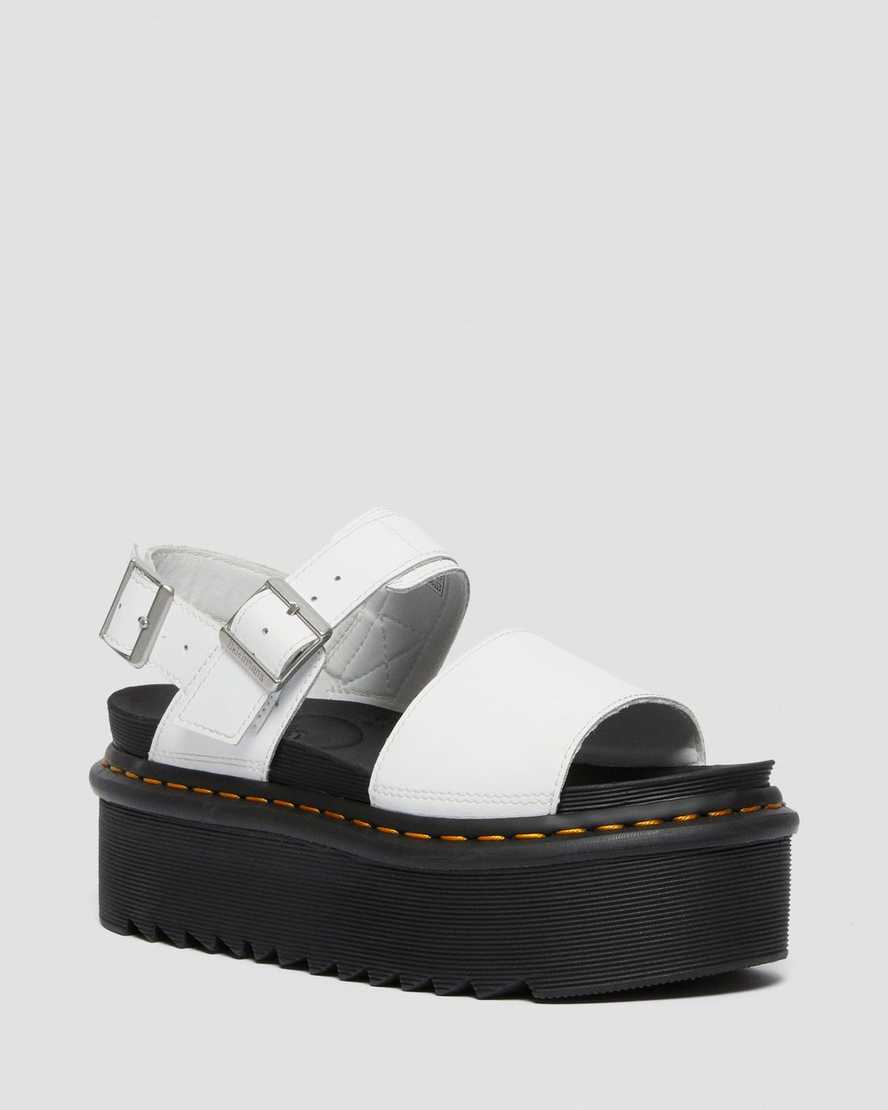 bílé dámské sandály na platformě dr. martens voss strap