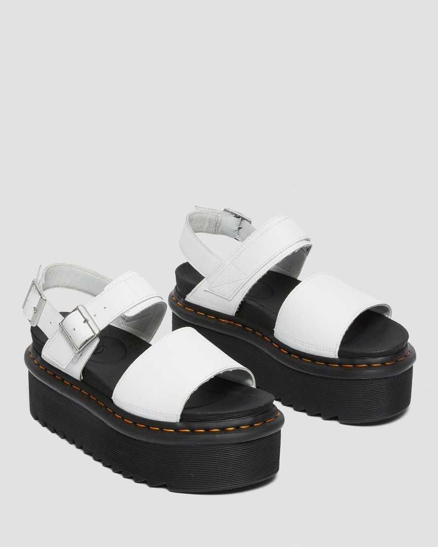 bílé dámské sandály na platformě dr. martens voss strap