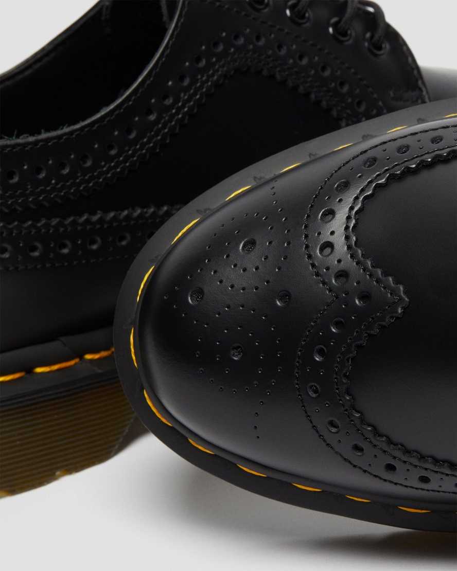 Černé dámské boty dr. martens 3989 yellow stitch smooth brogue