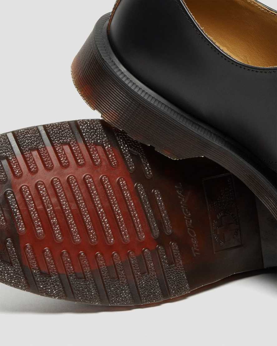 Černé dámské ležérní boty dr. martens smiths vintage smooth