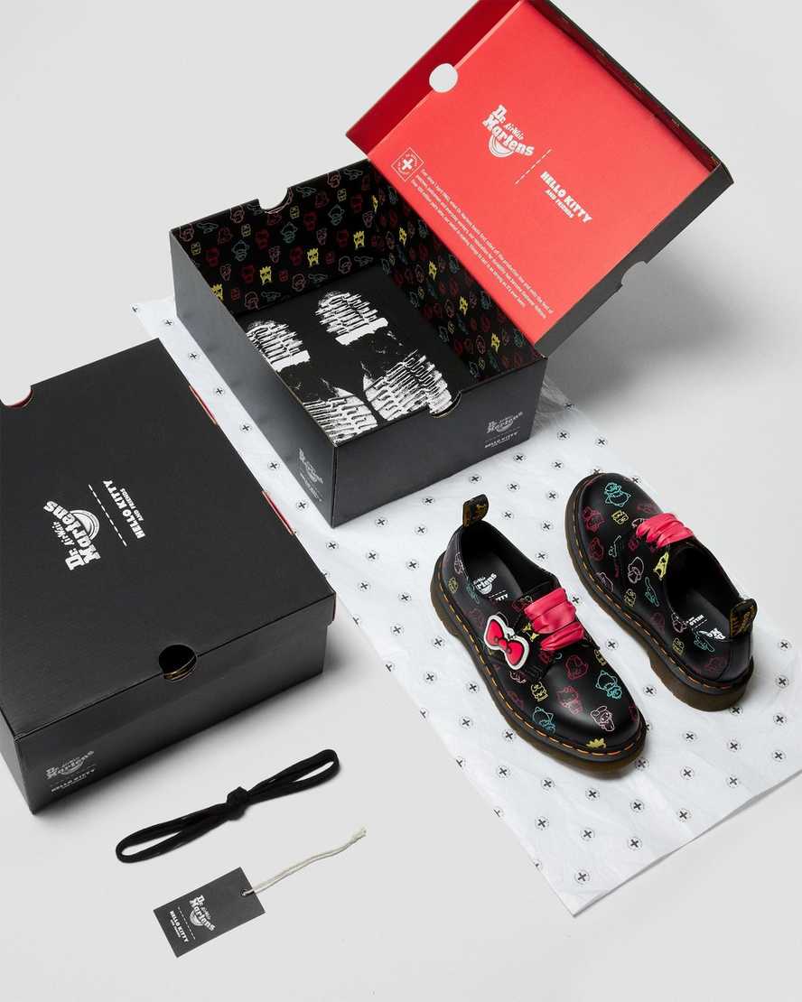 Černé dámské oxfordské boty dr. martens hello kitty friends 1461 smooth