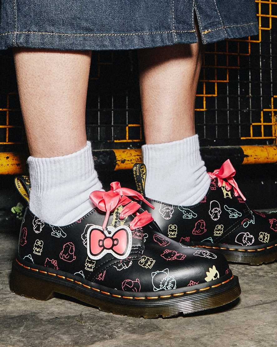 Černé dámské oxfordské boty dr. martens hello kitty friends 1461 smooth