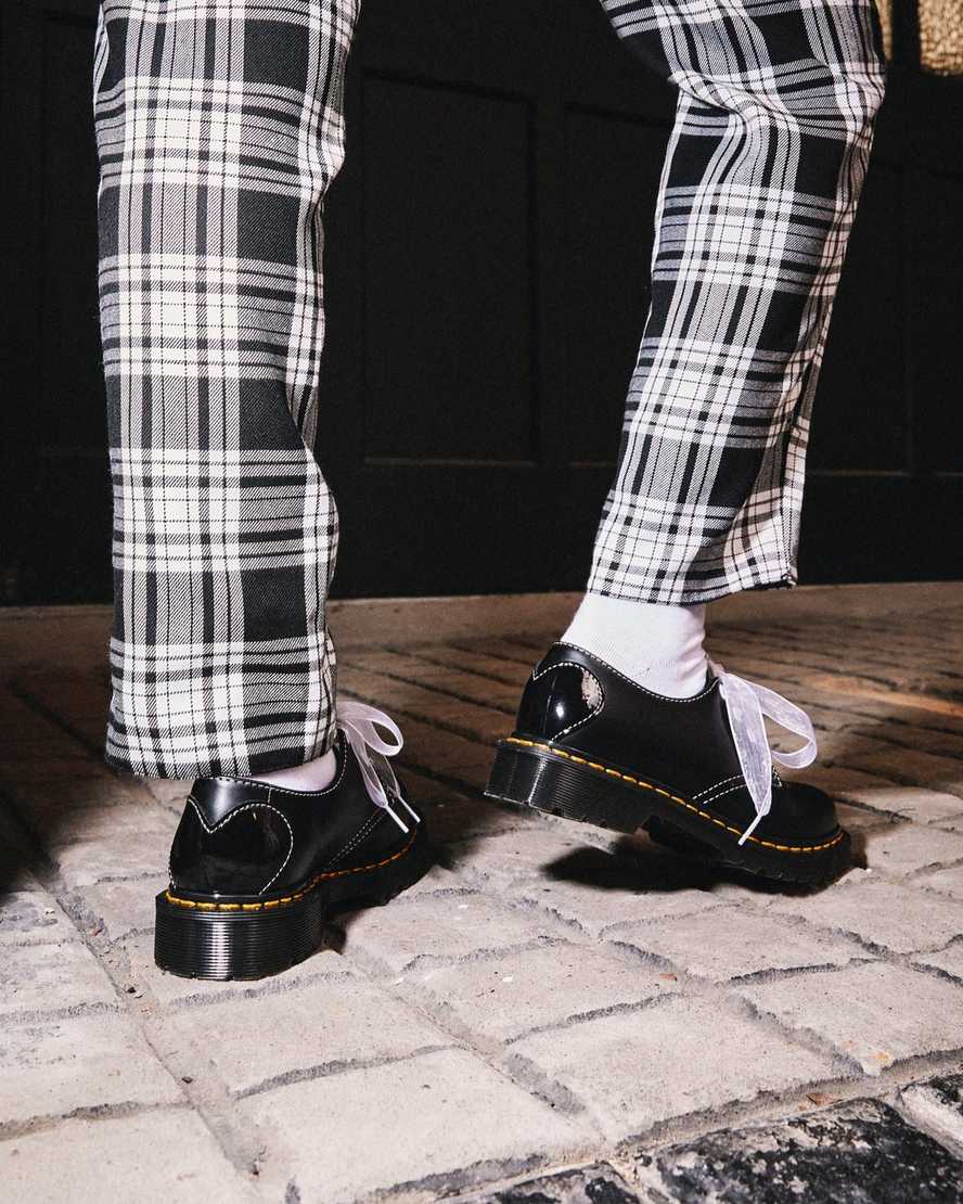 dámské oxfordské boty dr. martens 1461 hearts smooth patent v černé barvě