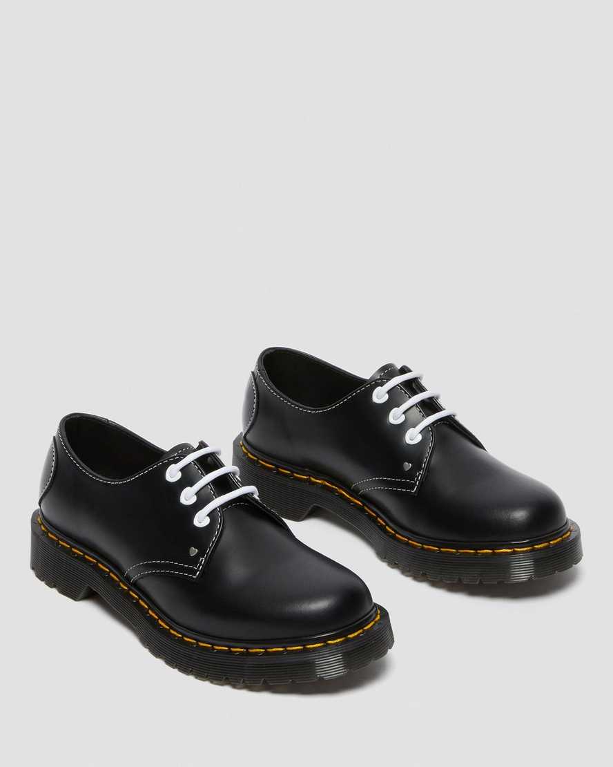 dámské oxfordské boty dr. martens 1461 hearts smooth patent v černé barvě