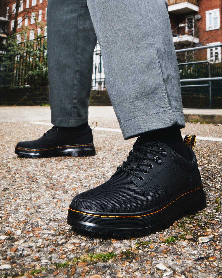 Černé dámské funkčně vycházkové boty dr. martens reeder